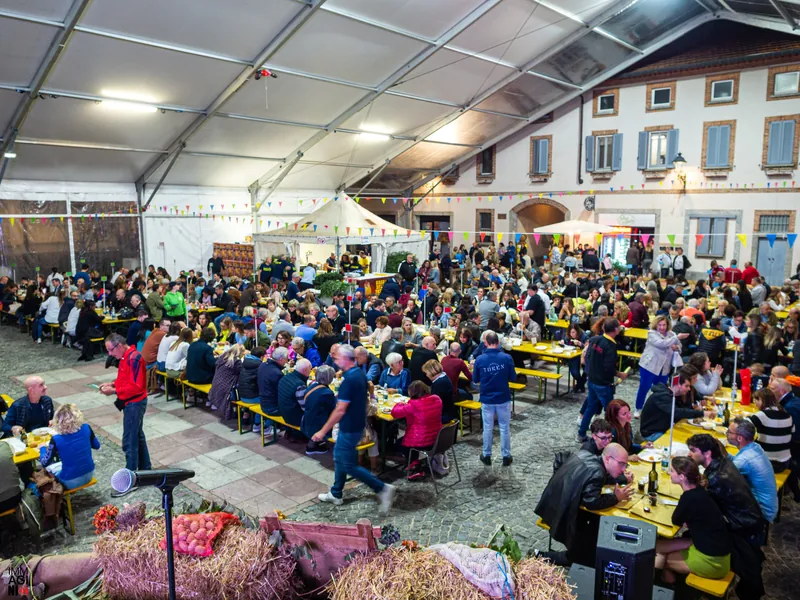 Il ristorante della sagra alla sera