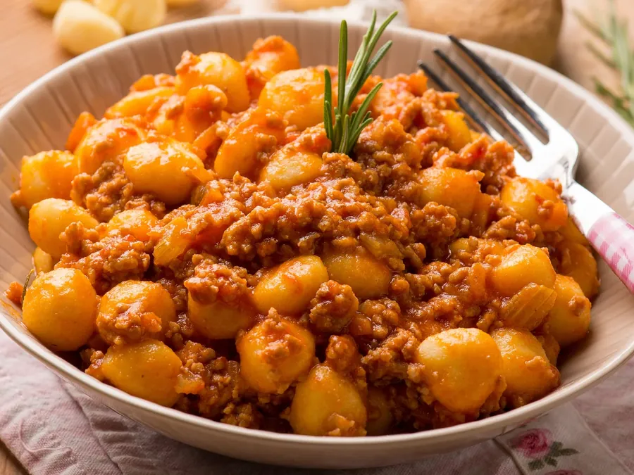 Gnocchi al ragù di salsiccia